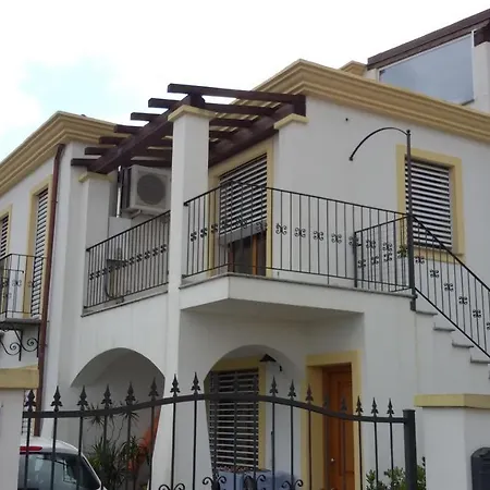 Casa Lisa A Porto Frailis بيت للعطل أرباتاكْسْ